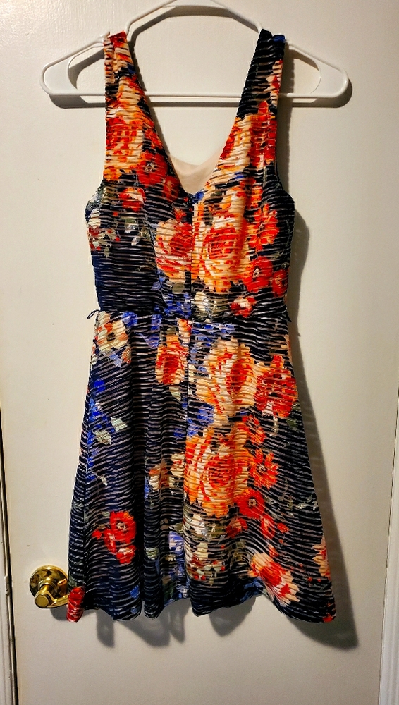 Girls dress/never worn